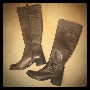 Brown boots (size 5)